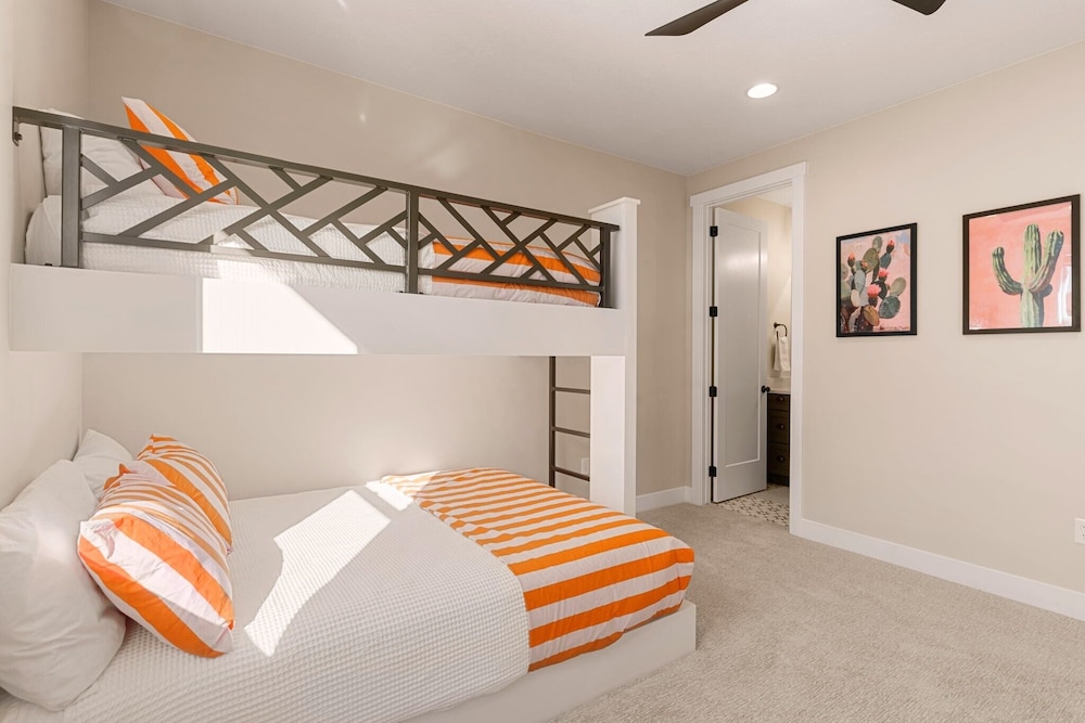 Southwest Getaway 6 Bedroom Home