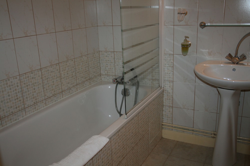 Auberge La Fontaine - Property Image 10