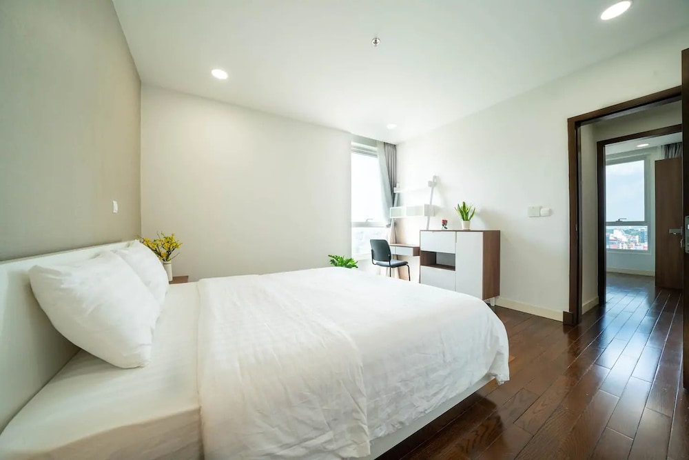 Bayhomes Lancaster Serviced Apartment
