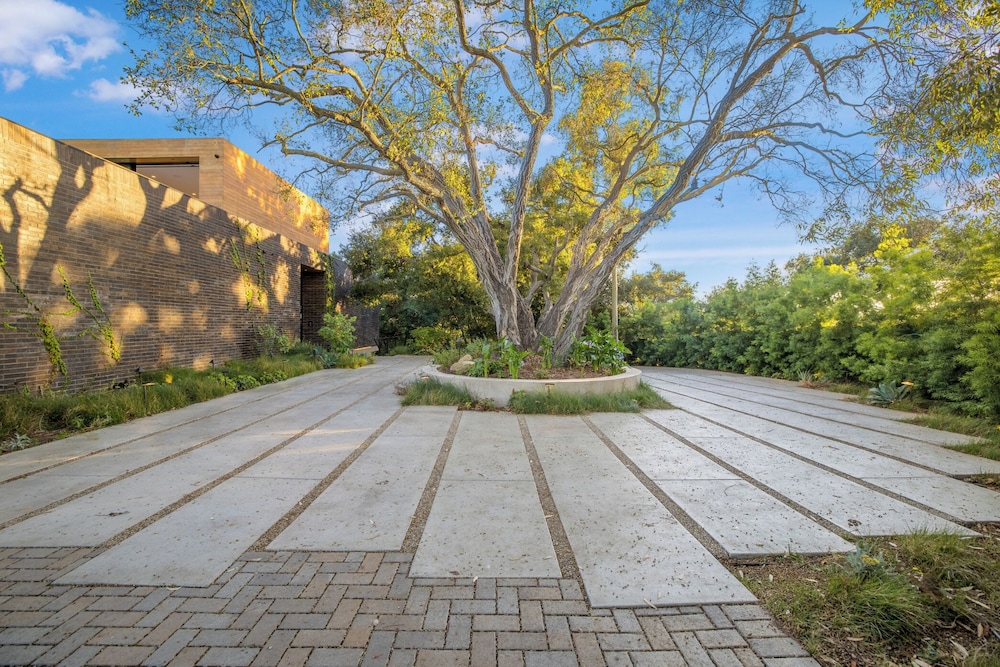 Oak Pass Manor: Indoor-outdoor Luxury With Pool, Sauna & Panoramic Views