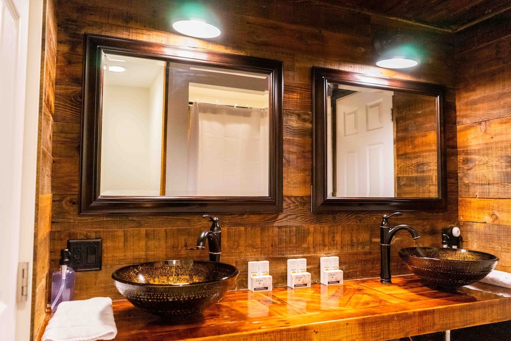 Miners Suite in Shaver Lake