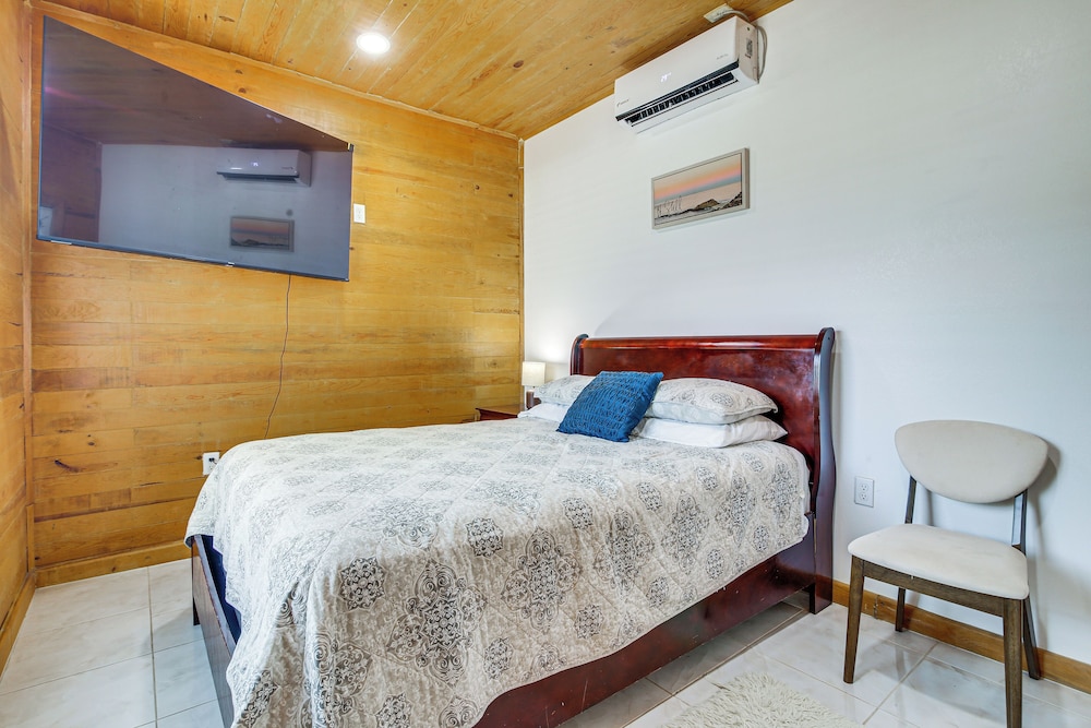 2 Mi to Family Attractions: Brownsville Cottage!