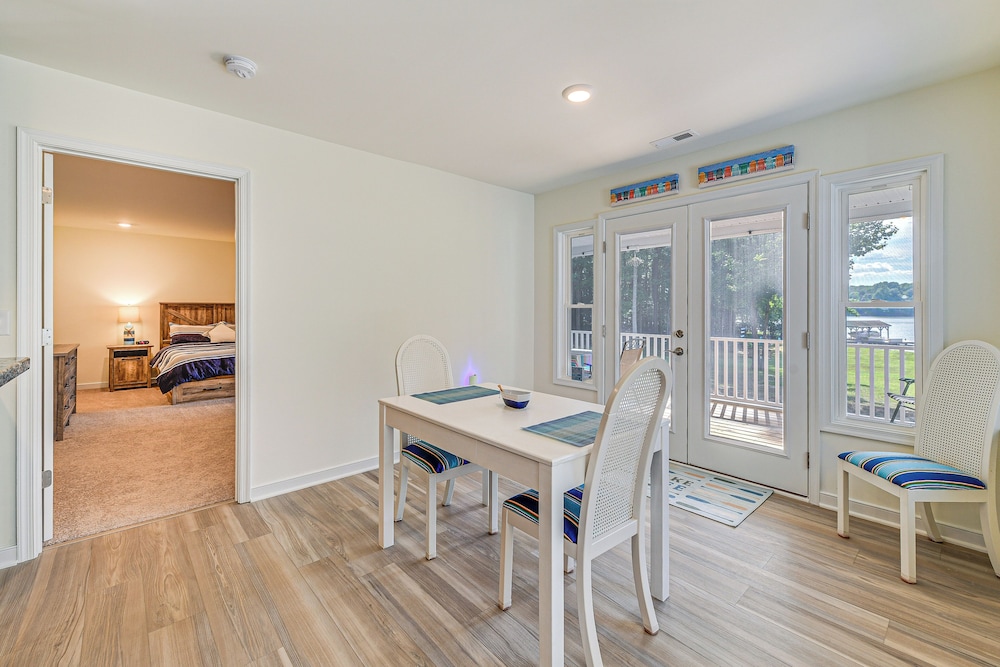 Waterfront Lake Anna Home: Winter Family Escape! view 3
