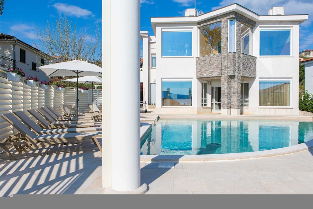 Villa Piano With sea View