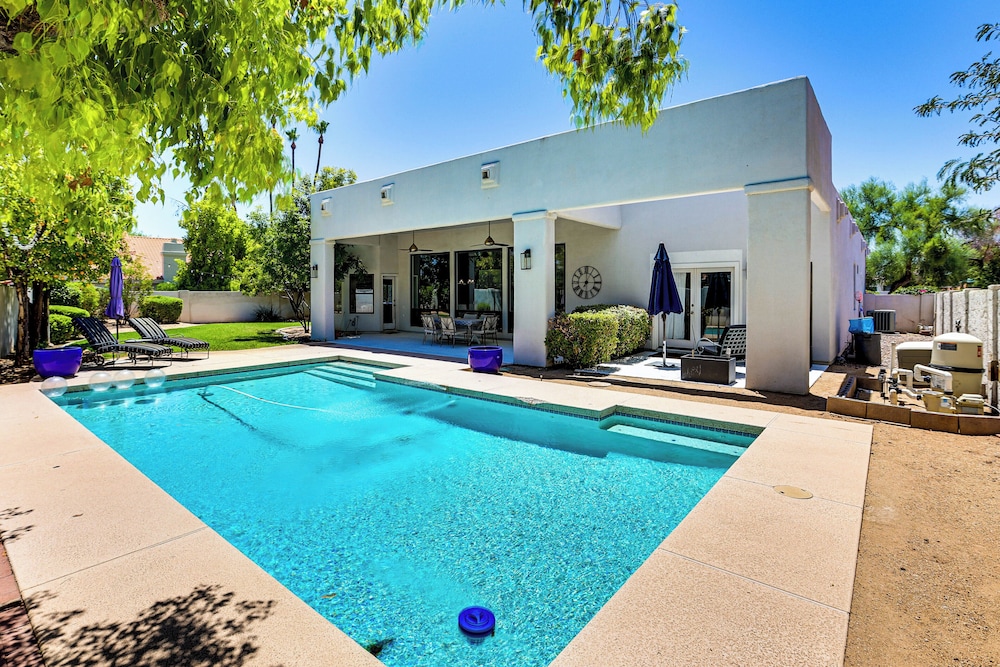 Dog Friendly! Modernist Oasis in North Scottsdale