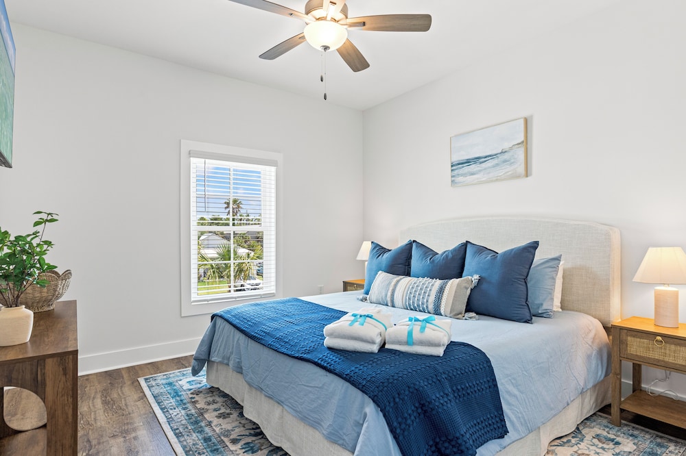 Spacious 6BR Beach Home Sleeps 15 Relax & Reconnect at Coastal Breeze