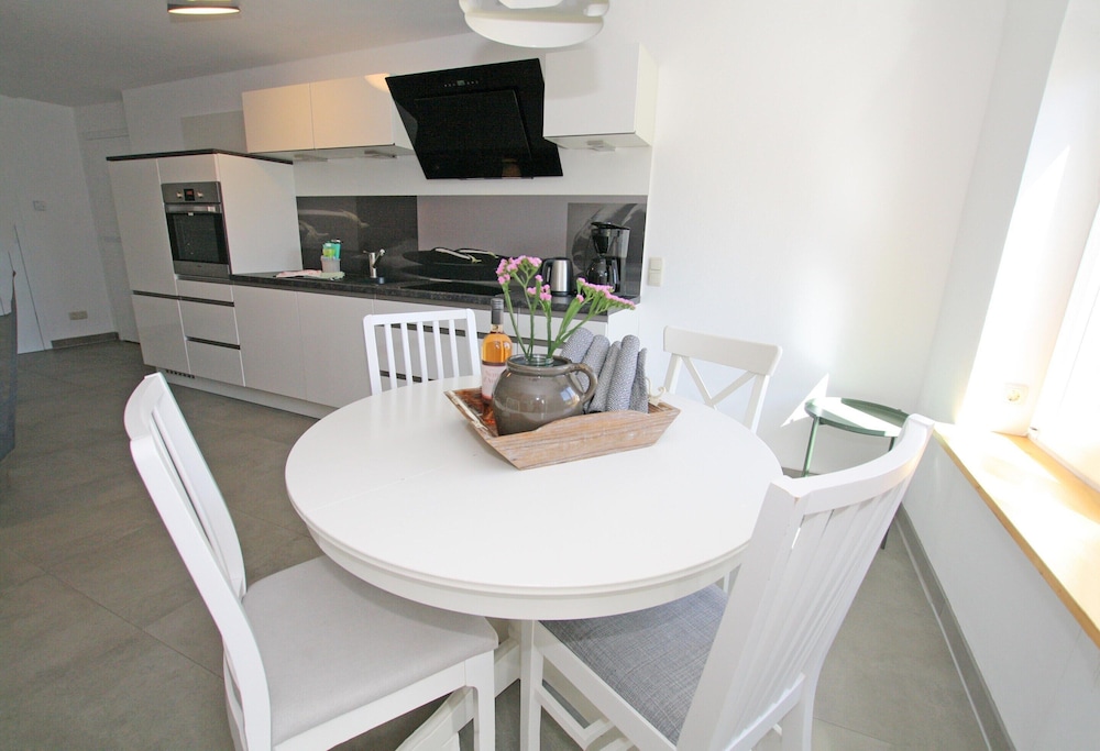 Luxuriose Ferienwohnung mit Terrasse, Wiek