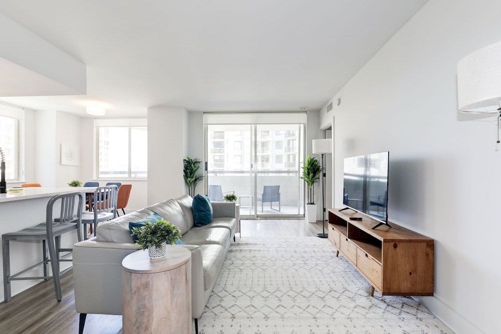 Elegant 2BR Apartment Minutes From DC