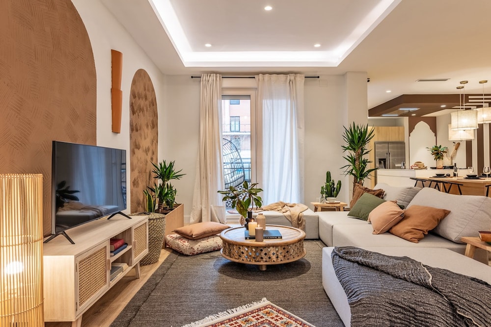 Khamlia - 3 Bedrooms and Balcony in Almagro