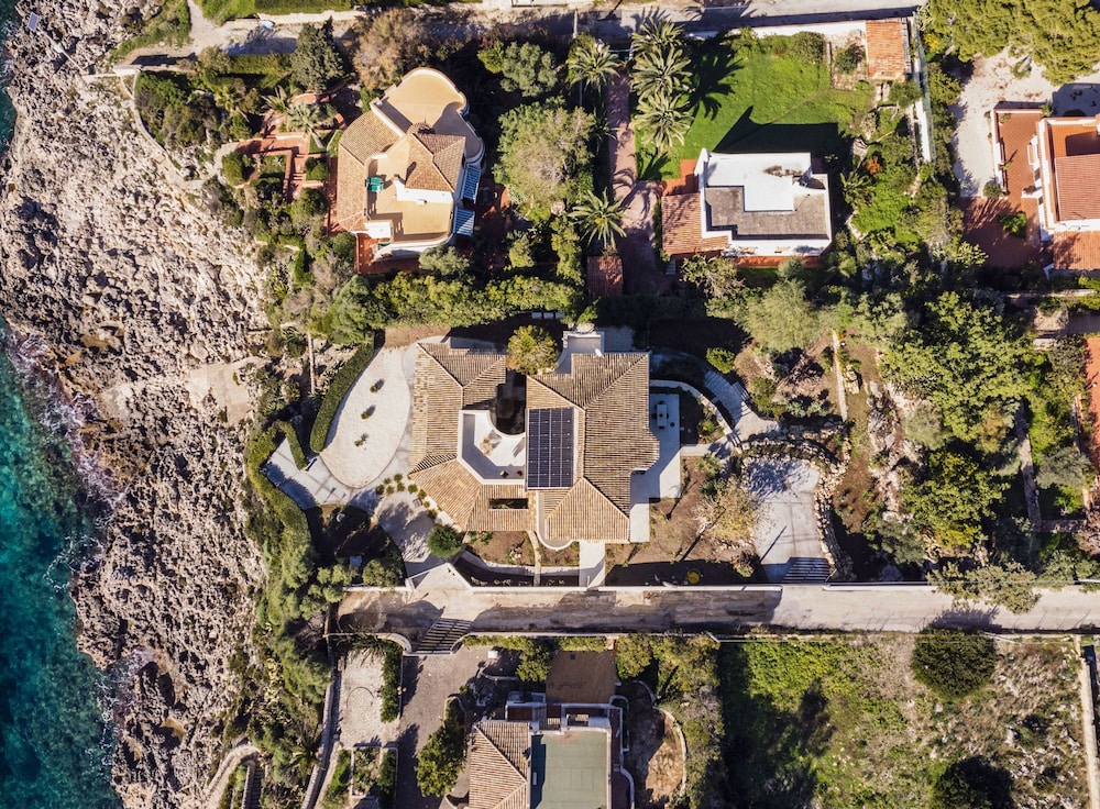 Villa Plemmiria by the Sea by Wonderful Italy
