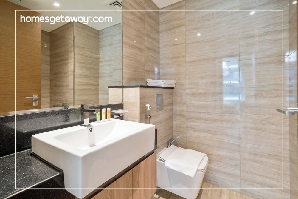 Modern 2BR – Canal-Side Elegance