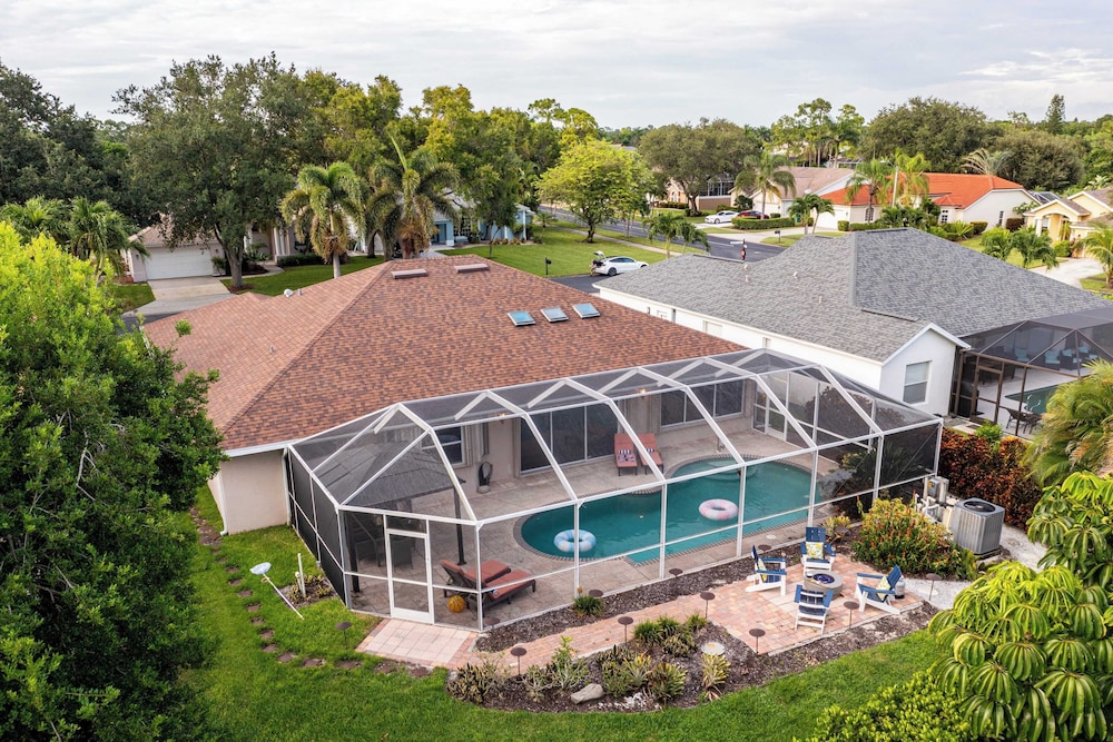 Private Pool, Firepit, Game Room Mins to Beaches + Community Amenities Casa Solara by Avantstay
