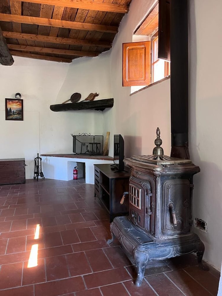 Casale Rustico con Piscina Privata e Ampio Parco