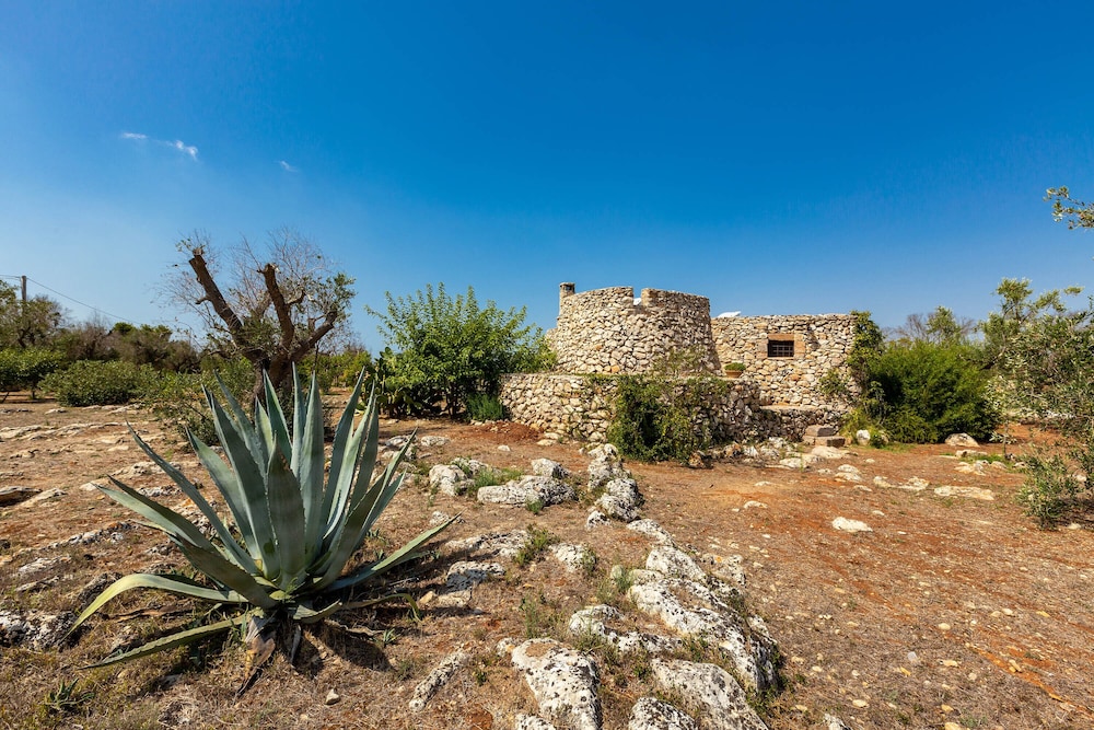 2072 Trulli li Corsari - Trullo Piccolo by Barbarhouse view 5