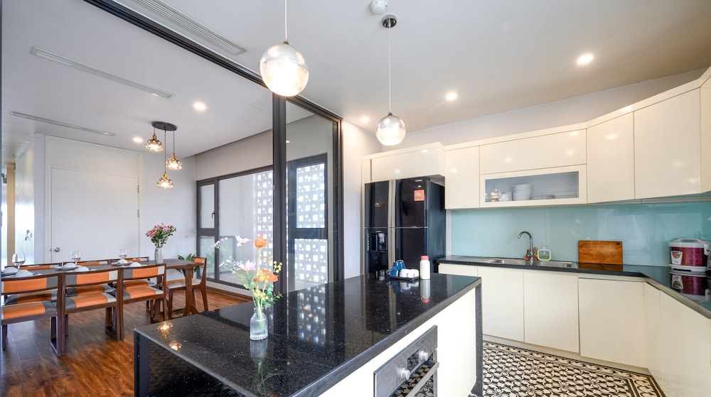 Vinhomes Metropolis by Emily in Town