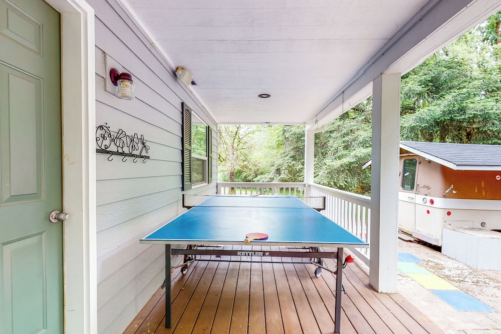 The Homested w/ Covered Deck & Views