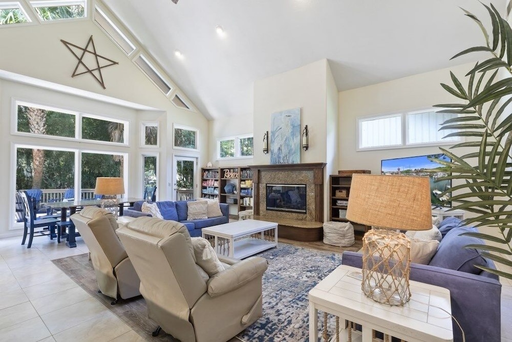 57 Lawton Rd. / Sea Pines / Pet Friendly 4 Bedroom Home