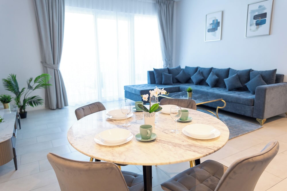 HAPPY SEASON I La Vie apartment