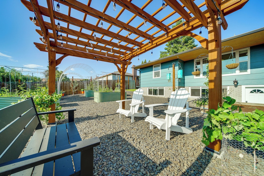 3 Mi to Dtwn: Family Home w/ Garden in Yakima