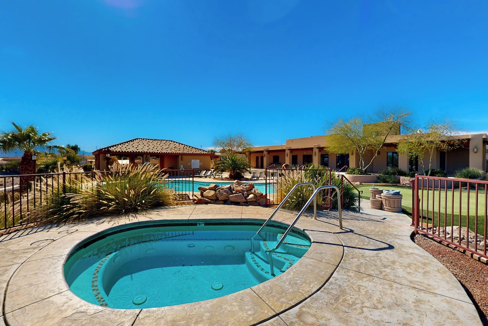 Exclusive 3BR w/ Pool, Hot Tub, W/d, & Clubhouse