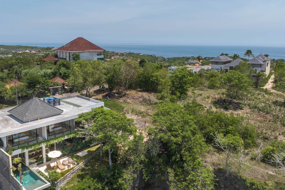 The Luminous Villa Uluwatu