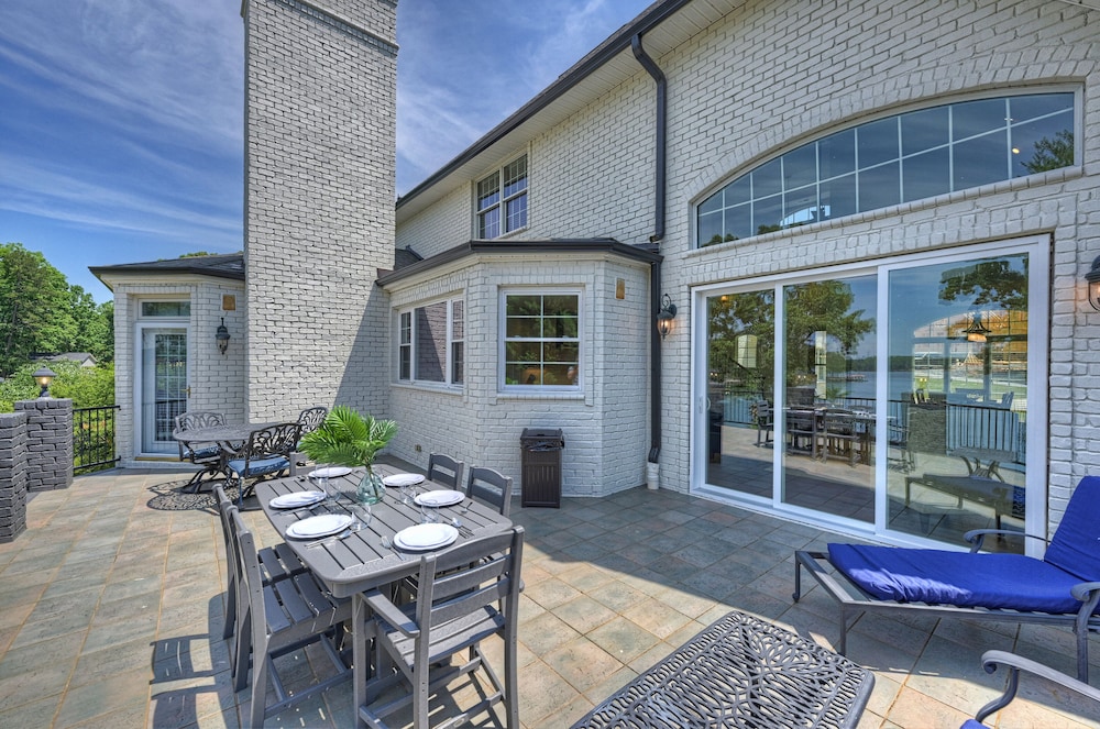 Make a Big Splash in 7BR Lake Norman Home!