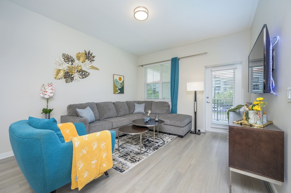 Epic Universe Brand New Modern Vista Cay Reserve Condo - 6005