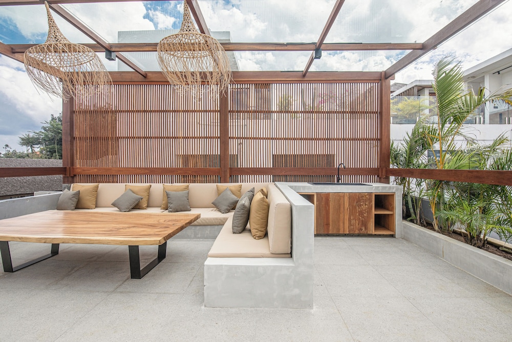C La Villa Modern 4br Villa Canggu Beach 5mins