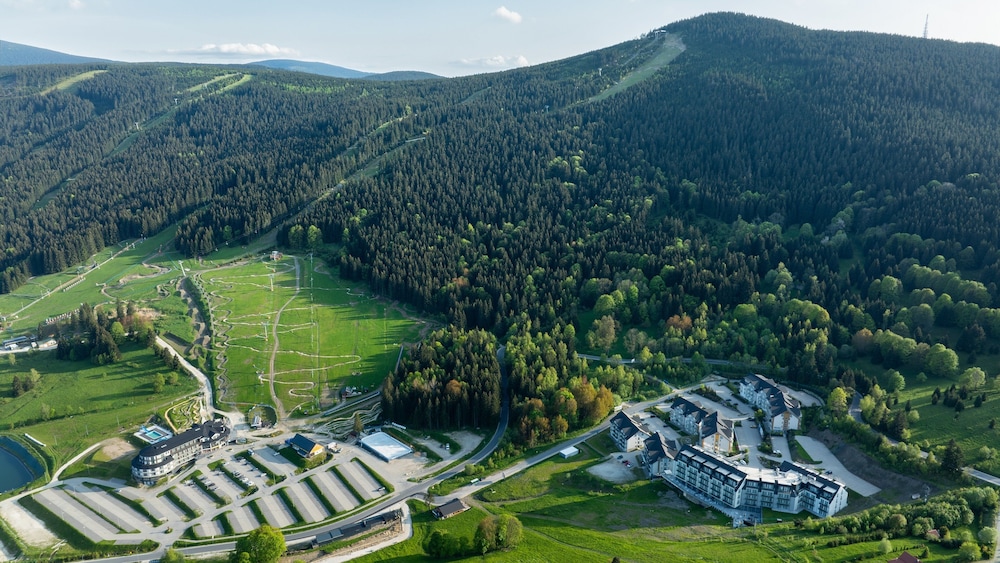 Aparthotel Panorama – Czarna Góra Resort | Sun & Snow view 3
