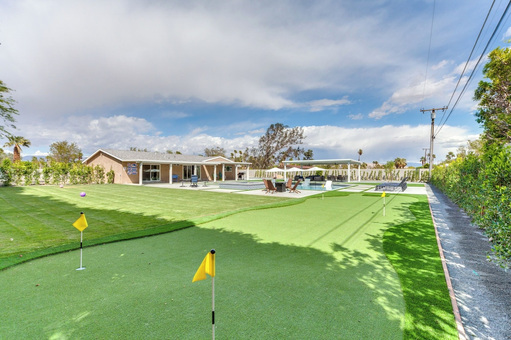 Outdoor Entertainment: Palm Springs Group Escape