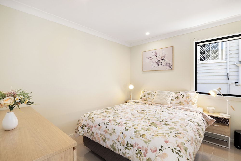 Smart Suites Self Check-in Apartments - 144 Dixon