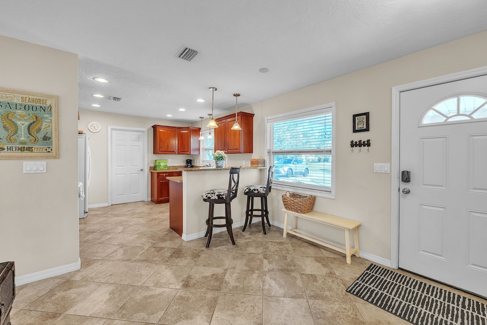 Comfy Home W/ Heated Pool Near Siesta Key Beach 2 Bedroom Home