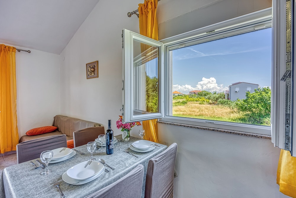 Seaview Apartment in Pasman A2 view 5