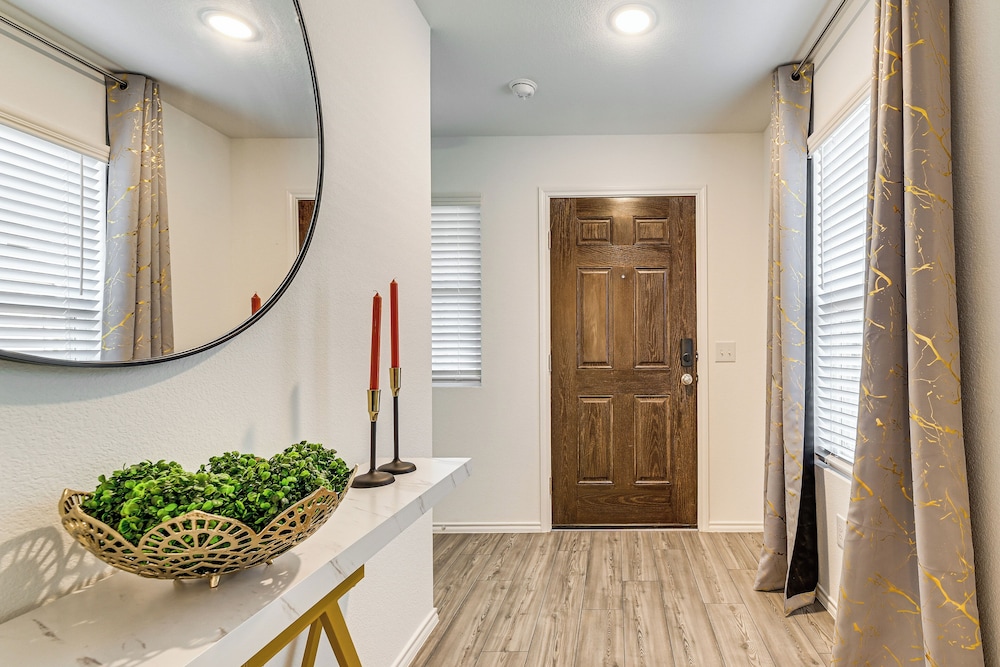 Modern Comforts + Fenced Yard: Princeton Retreat!