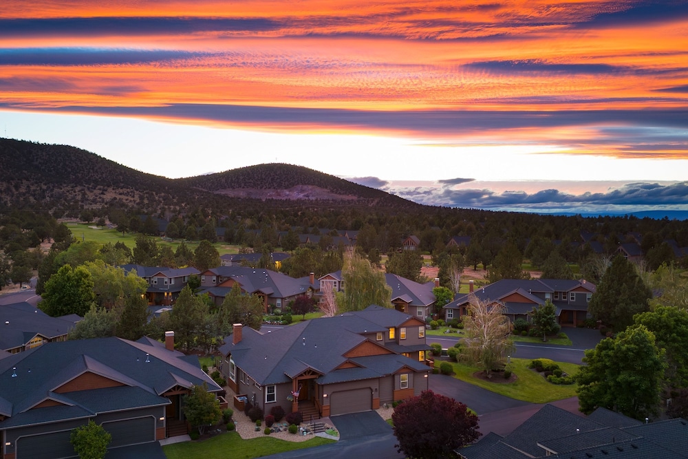 Forest Ridge Loop by Avantstay Hot Tub Private Community Amenities