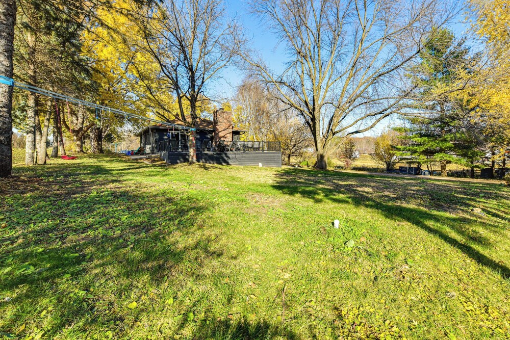 600-sq-ft Deck! Hutchinson Retreat on 5 Acres