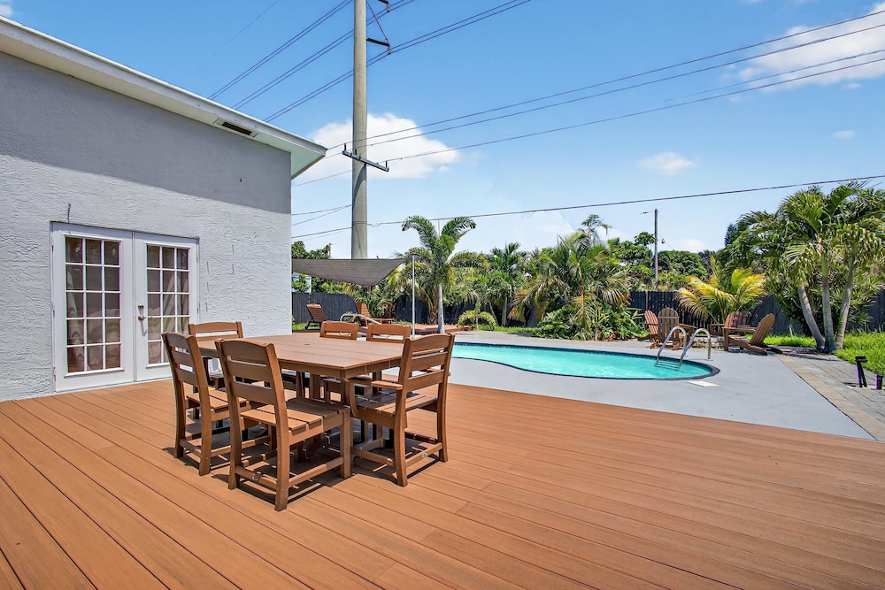 Luxury Meets Paradise Family-friendly 4BR w Pool