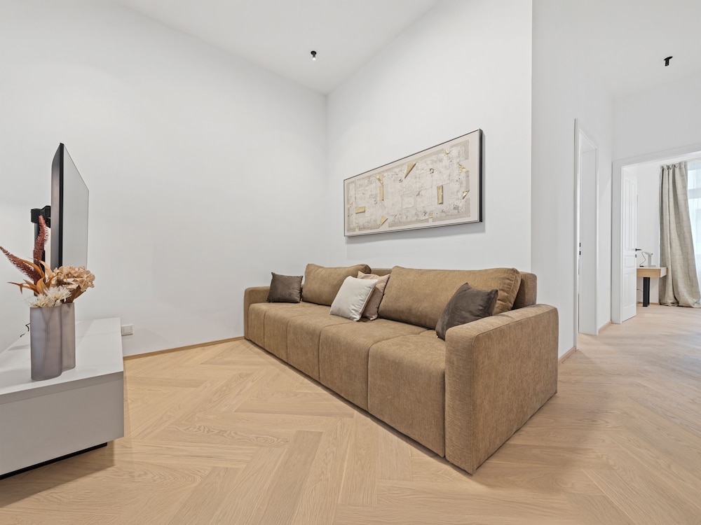 Living No. 5 by GT7 Hospitality