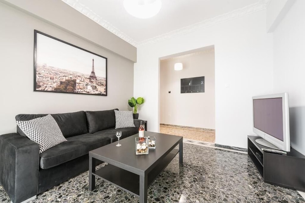 Athens Central Pangrati - Varnava Square Modern Apartment for 5