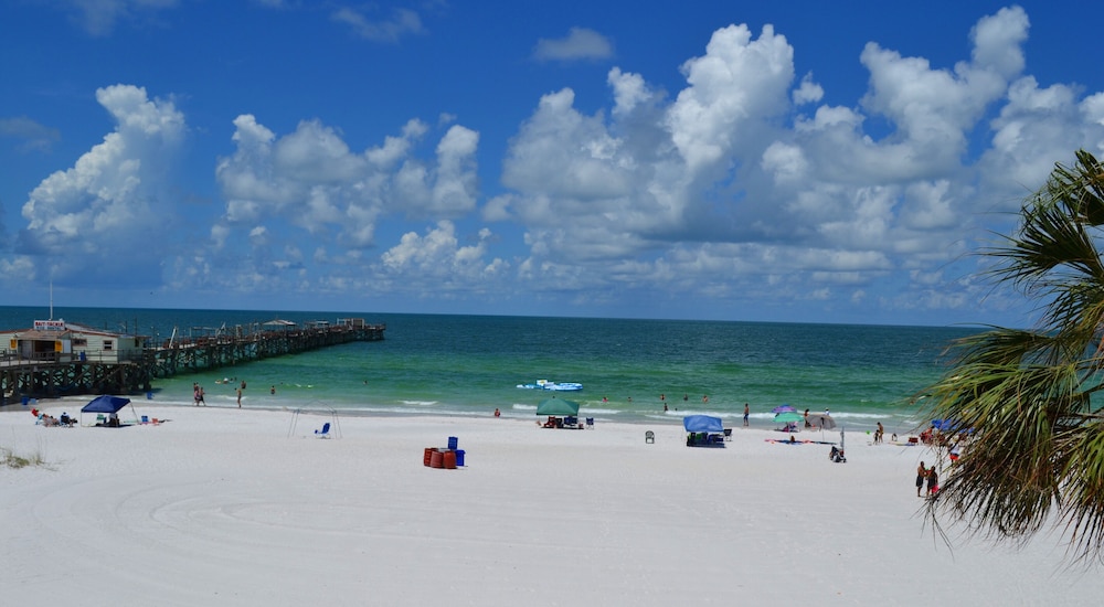 Sea Oats Beach Resort by Liberte