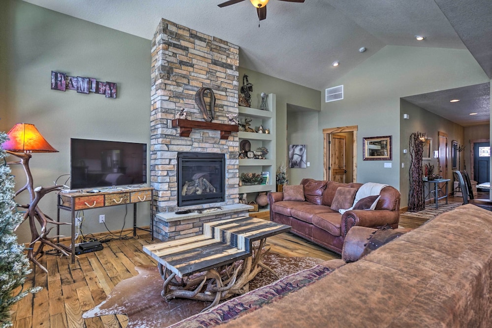 Estes Park House w/ Mtn Views - STR License 3154 - Property Image 17