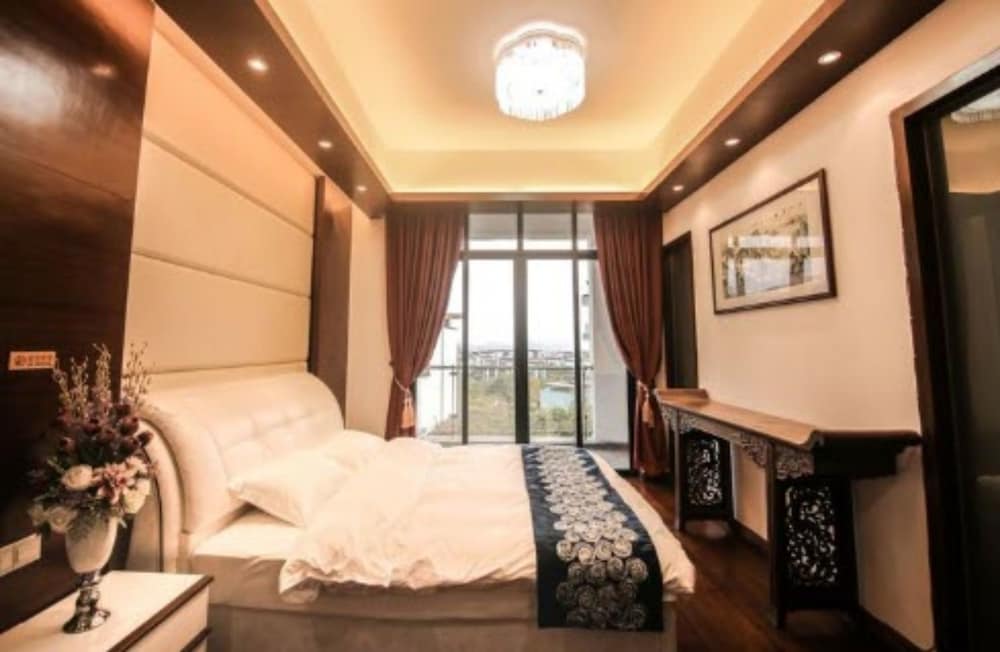 Moon River European Style Villa