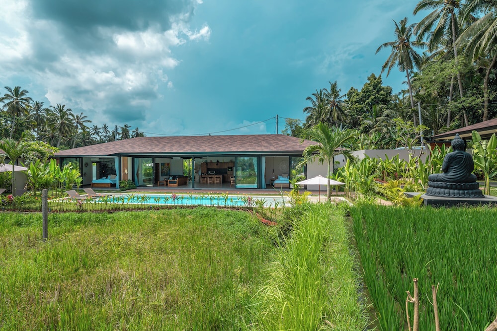 Xanadu - 5BR Ubud Designer Villa, Pool with Rice Fields Views