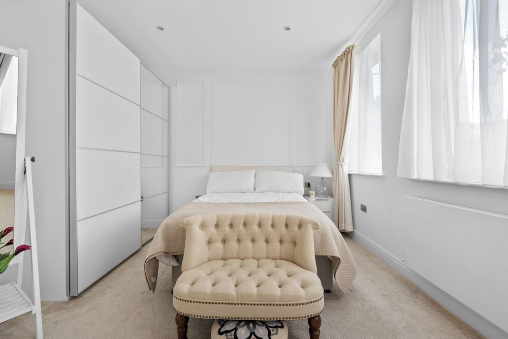 London Road Apartment in Isleworth