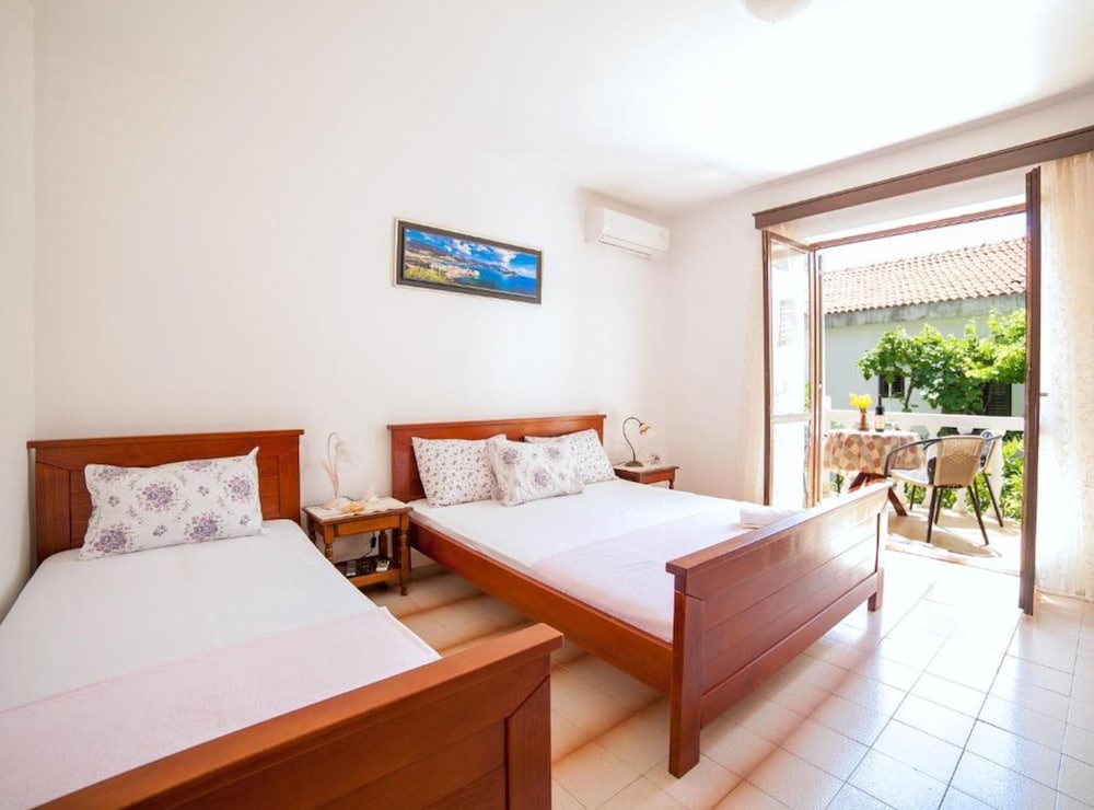 Petrovac Serenity Stay Near the Beach