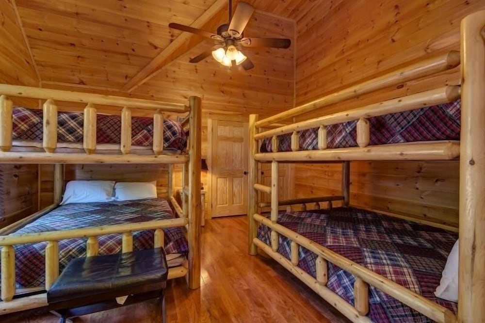 Grand View Lodge - 10 Bedrooms, 10 Baths, Sleeps 44 Home by RedAwning view 4