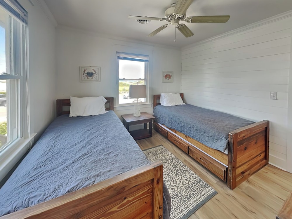 Kirk's Mema's Beach by Topsail Realty