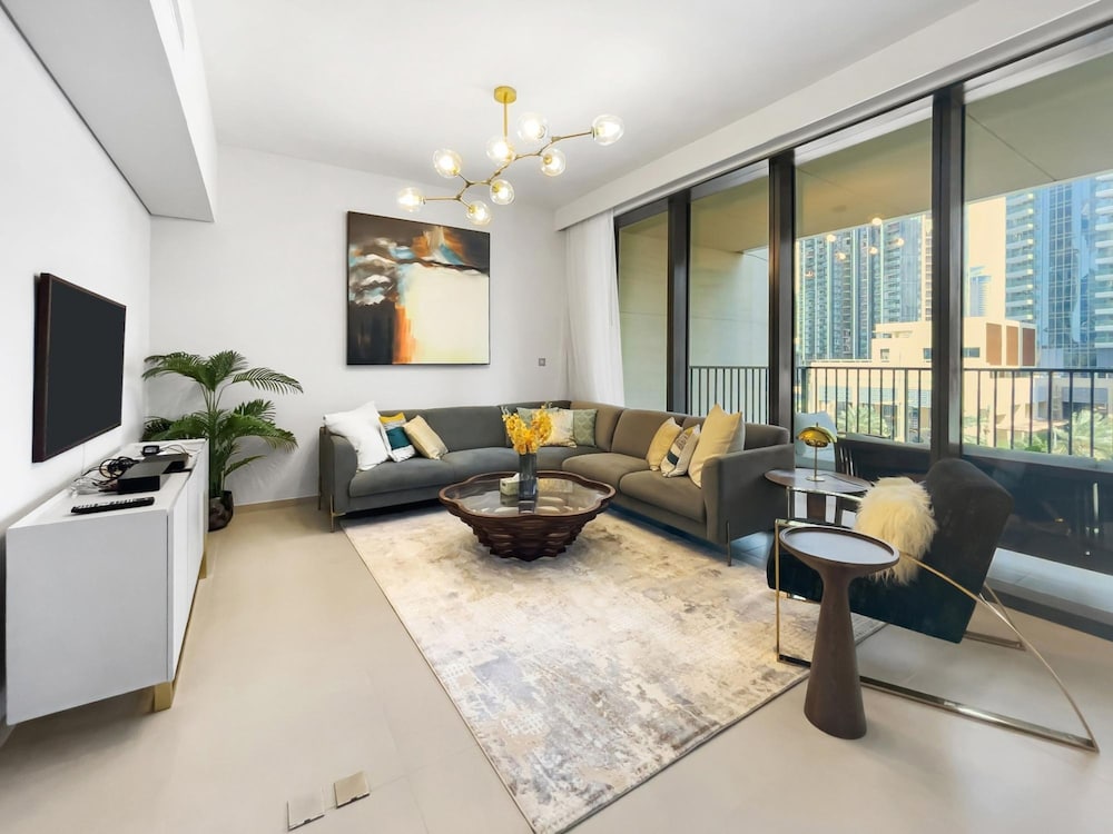 Lux 4BR Duplex in Blvd of Downtown