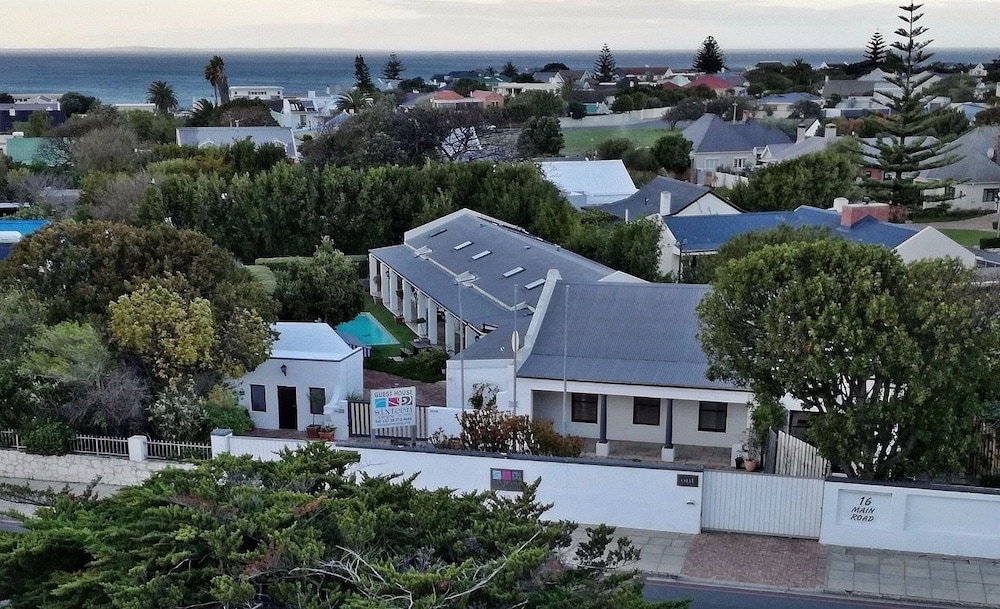 Sixteen Guest House on Main