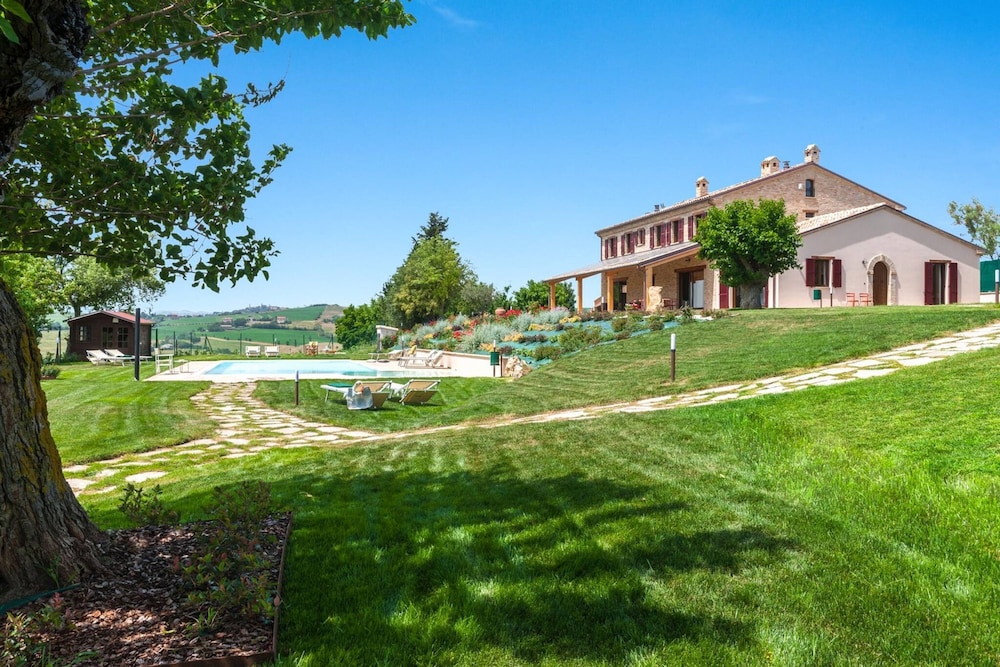 I Gelsi 12 2 by Marche Holiday Villas